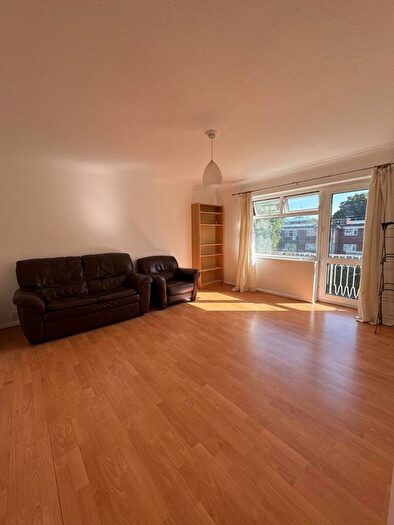 2 Bedroom Apartment To Rent In Flat Riverside Court, Palatine Road, Manchester, M20