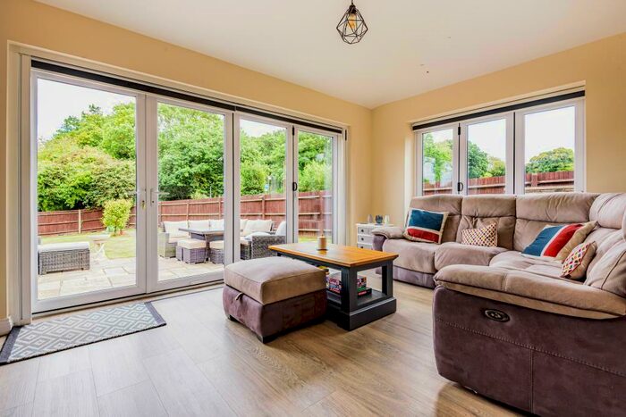 4 Bedroom Semi-Detached House For Sale In Sandford Farm, Tadley, RG26