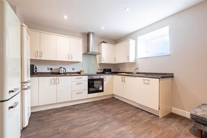 5 Bedroom Private Hall To Rent In Pitt Street, Lancaster, LA1