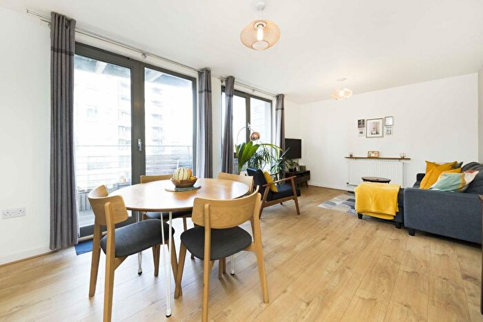 2 Bedroom Flat To Rent In High Street, Stratford, E15