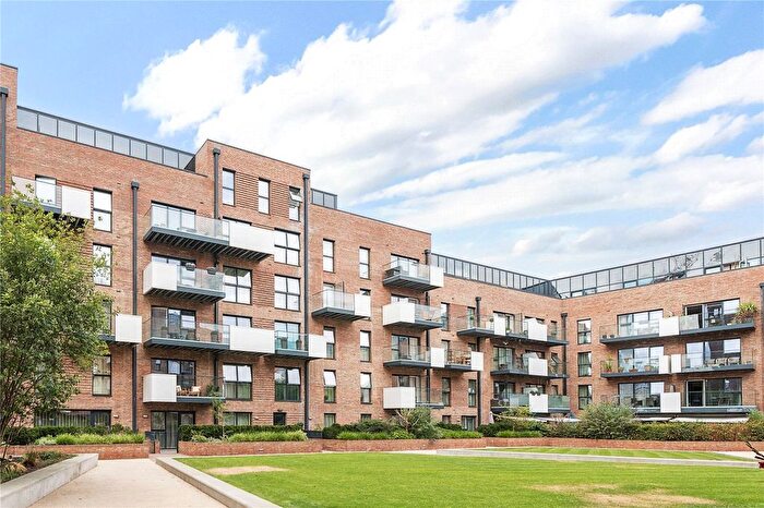 2 Bedroom Flat For Sale In Purbeck Gardens, London, SE26