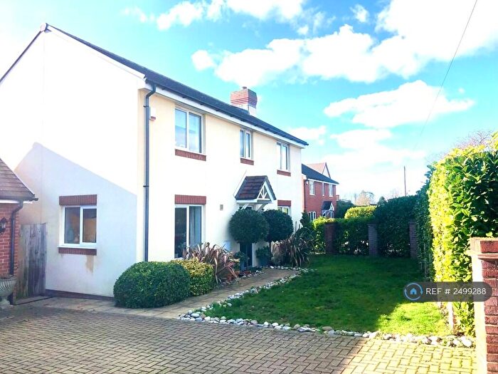 4 Bedroom Detached House To Rent In Peters Road, Southampton, SO31