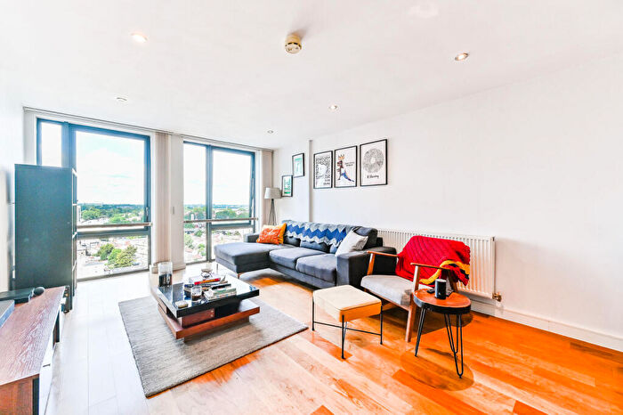 2 Bedroom Flat For Sale In Centrillion Point, Central Croydon, Croydon, CR0