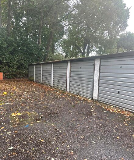 Terraced House To Rent In Berkeley Court, KT13