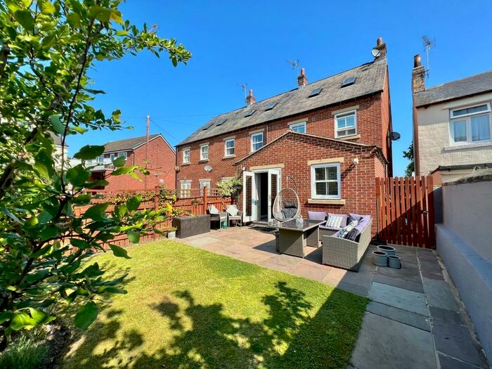 Houses for sale & to rent in LS22 6RS, St James Street, Wetherby Wetherby