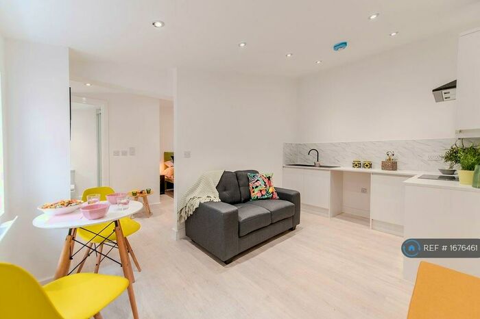 1 Bedroom Flat To Rent In Hunters Lane, Oldham, OL1