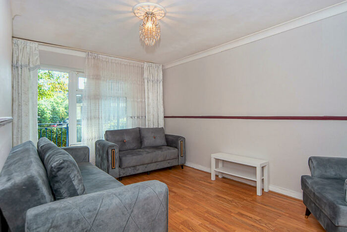 2 Bedroom Flat To Rent In Queen Elizabeths Close, London, N16