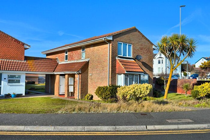 1 Bedroom Terraced House For Sale In St Crispians, Seaford, BN25