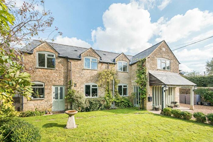 3 Bedroom Detached House For Sale In High Street, Milton-Under-Wychwood, Chipping Norton, OX7