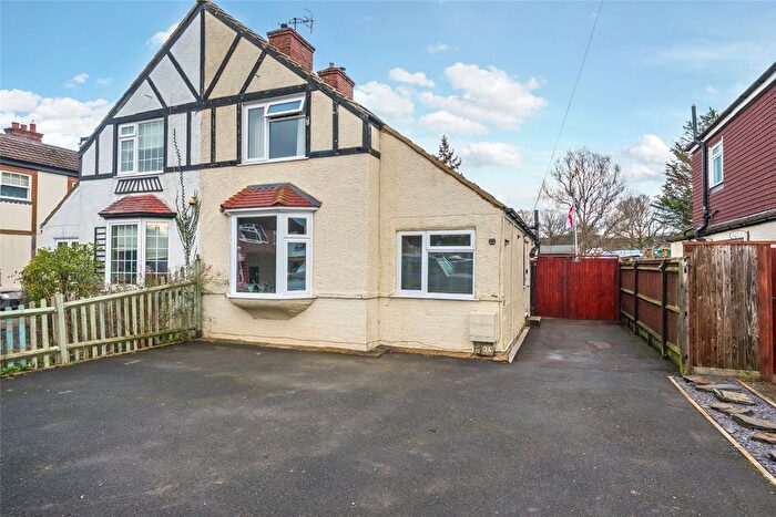 3 Bedroom Semi Detached House For Sale In Oakwood Road, Horley, Surrey, RH6