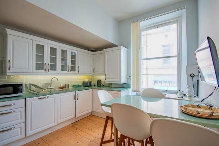 2 Bedroom Flat To Rent In Home Street, Edinburgh, EH3