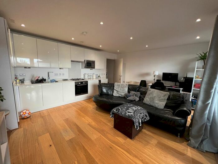 1 Bedroom Flat To Rent In Bromley Road, Dr, SE6