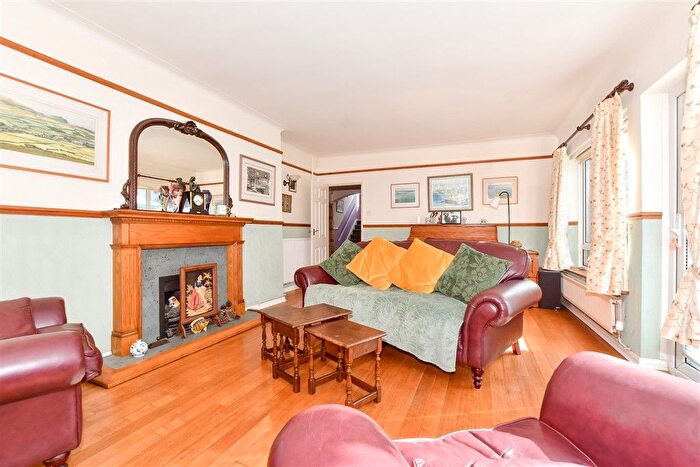 4 Bedroom Detached House For Sale In St. Andrew's Road, Littlestone, New Romney, Kent, TN28