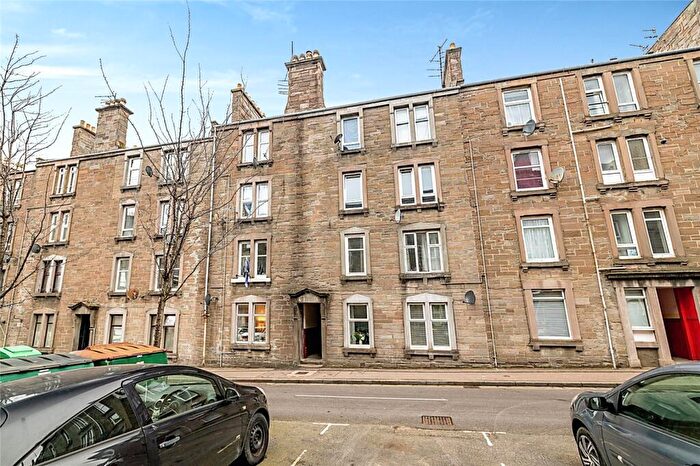 2 Bedroom Flat To Rent In Baldovan Terrace, Dundee, Angus, DD4