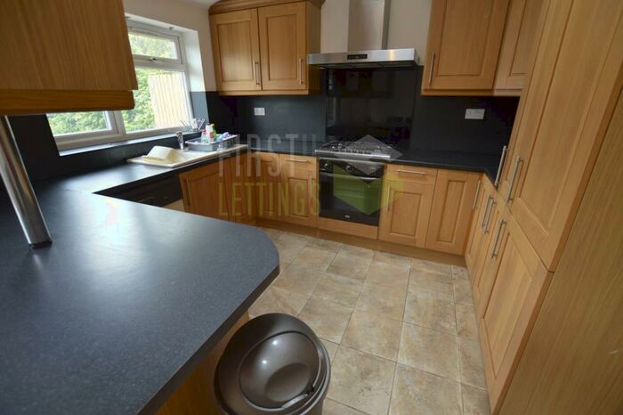 4 Bedroom Semi-Detached House To Rent In Stanfell Road, Leicester, LE2