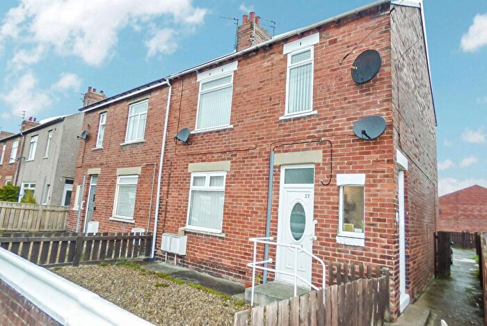 2 Bedroom Flat To Rent In Rosalind Avenue, Bedlington, Northumberland, NE22