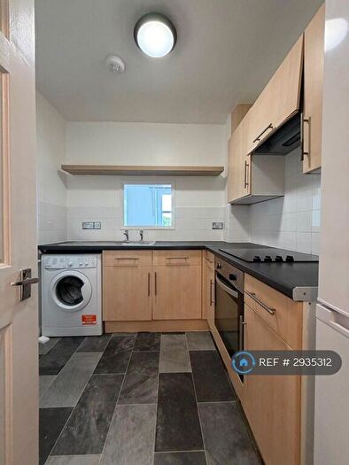 1 Bedroom Flat To Rent In Garnham St, London, N16