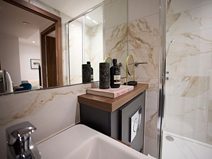 1 Bedroom Flat To Rent In Wade Lane Wade Lane, Leeds, LS2