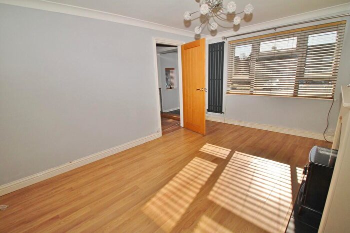 3 Bedroom End Of Terrace House For Sale In Bondfields Crescent, Leigh Park, PO9