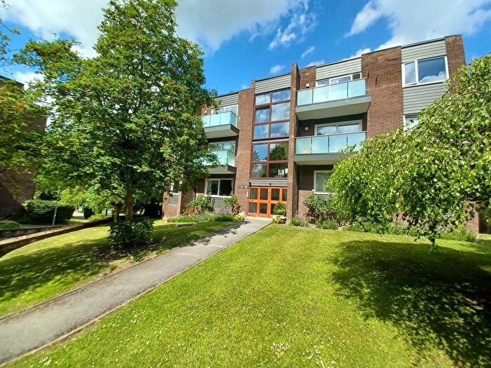 2 Bedroom Flat To Rent In Woodville Court, Leeds, West Yorkshire, LS8