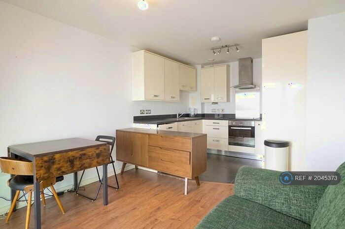 2 Bedroom Flat To Rent In Clement Attlee House, London, E3