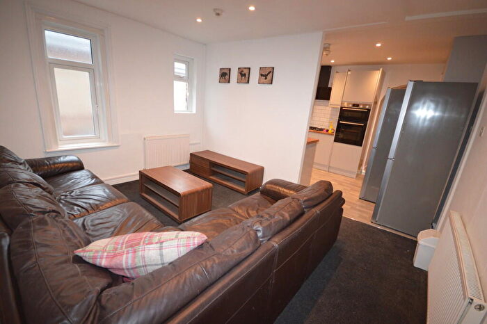 6 Bedroom Apartment To Rent In Wimborne Road, Winton, BH9