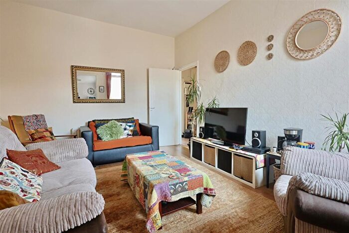 2 Bedroom Flat To Rent In Simonside Terrace, Heaton, Newcastle Upon Tyne, NE6