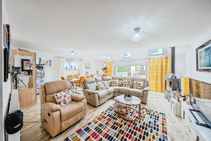 2 Bedroom Maisonette For Sale In New Road, Porthcawl, CF36