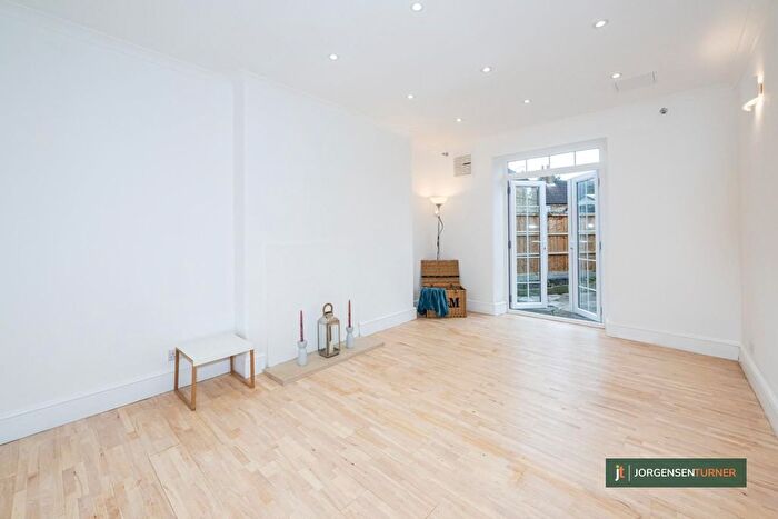 3 Bedroom Property To Rent In The Curve, Shepherd's Bush, W12