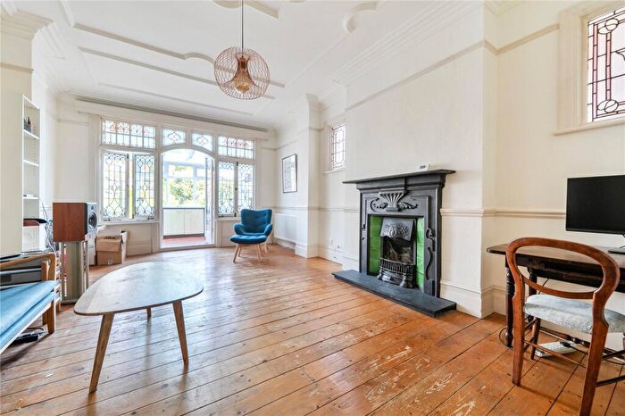 1 Bedroom Flat For Sale In Cranley Gardens, Palmers Green, London, N13