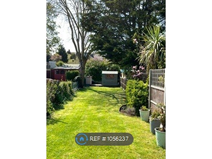 2 Bedroom Semi-Detached House To Rent In Hythe Park Road, Egham, TW20