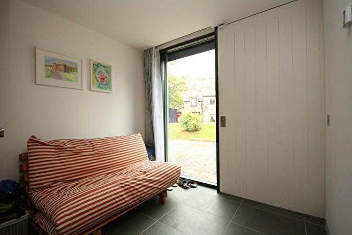 1 Bedroom Mews To Rent In Carlton Terrace Mews, Calton Hill, Edinburgh, EH7