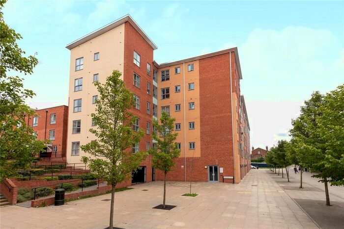 2 Bedroom Flat To Rent In Englefield House, Moulsford Mews, Reading, Berkshire, RG30