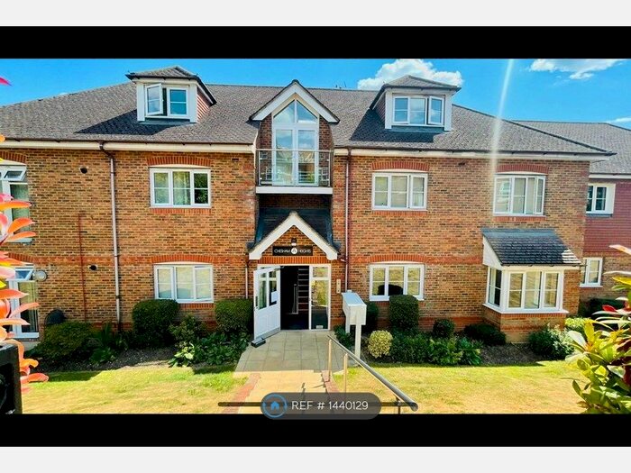 1 Bedroom Flat To Rent In Chesham Heights, Kingswood, Tadworth, KT20