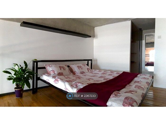 1 Bedroom Flat To Rent In Manhattan Building, London, E3