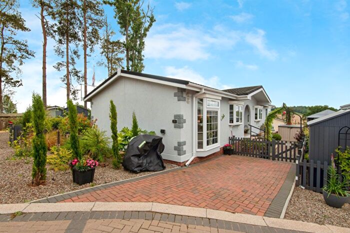 3 Bedroom Mobile/park Home For Sale In Saltmarshe Castle Park, Tedstone Wafre, Bromyard, HR7
