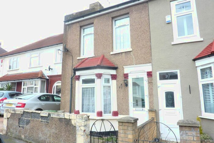 2 Bedroom End Of Terrace House To Rent In Gertrude Road, Belvedere, Kent, DA17