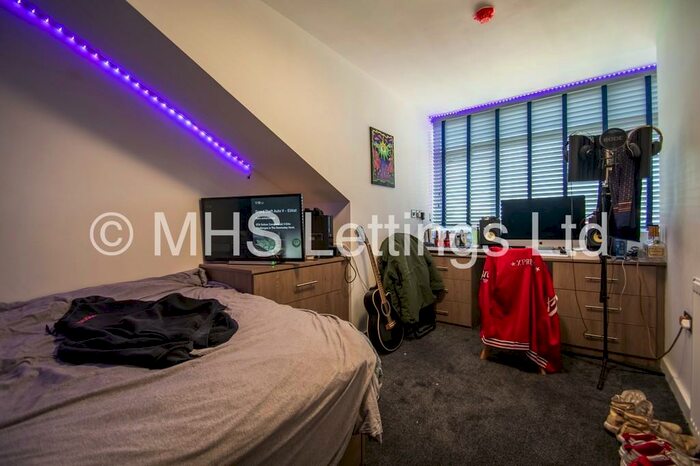 4 Bedroom Terraced House To Rent In Beechwood Crescent, Leeds, LS4
