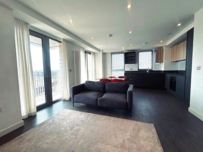 2 Bedroom Flat For Sale In Western Gateway, London, E16