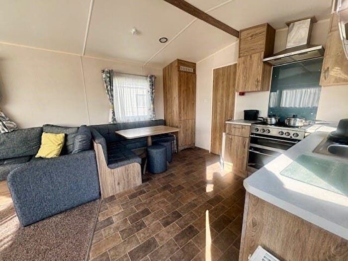 2 Bedroom Mobile/park Home For Sale In Carlton, Saxmundham, IP17