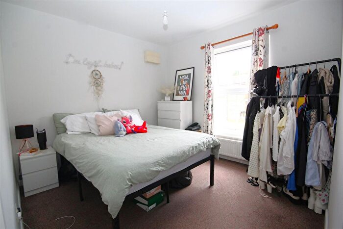 1 Bedroom Flat To Rent In Totteridge Road, High Wycombe, HP13