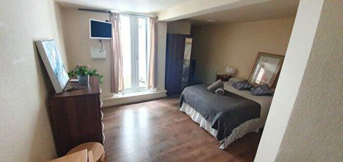 Studio To Rent In High Road, NW10