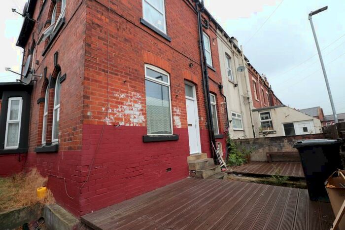 1 Bedroom Apartment To Rent In Flat, Barden Grove, Armley, Leeds, LS12