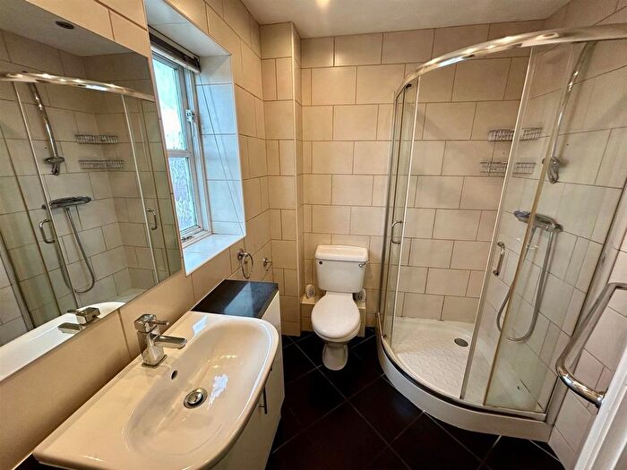 2 Bedroom Flat For Sale In Foxwood Chase, Waltham Abbey, EN9