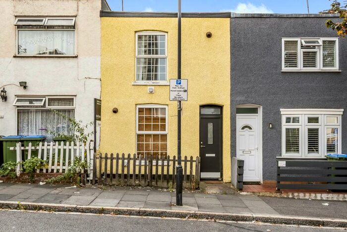 2 Bedroom Cottage To Rent In Brewery Road Plumstead, SE18