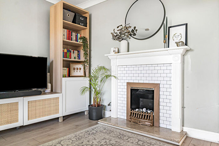 3 Bedroom Terraced House For Sale In Apthorpe Way, Cambridge, CB4