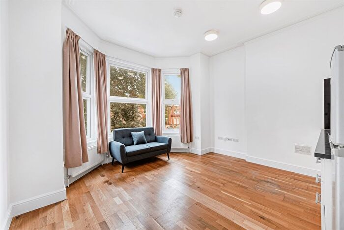 1 Bedroom Flat To Rent In Madeley Road, W5