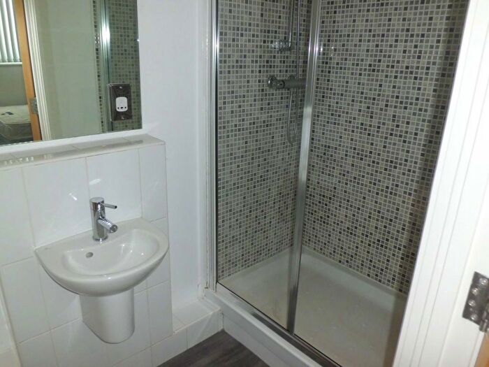 2 Bedroom Flat To Rent In Bristol Road, Selly Oak, Birmingham, B29