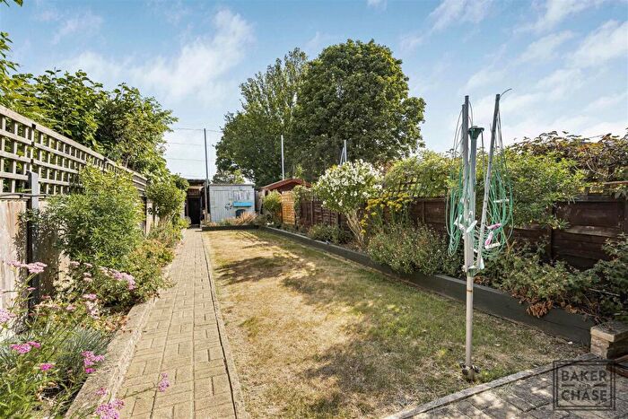 3 Bedroom Terraced House For Sale In Holtwhites Hill, Enfield, EN2