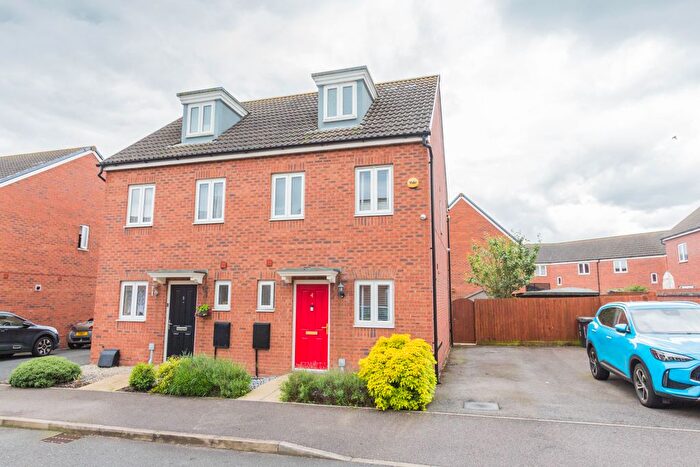 3 Bedroom Semi-detached House For Sale In Chimney Crescent, Irthlingborough, NN9